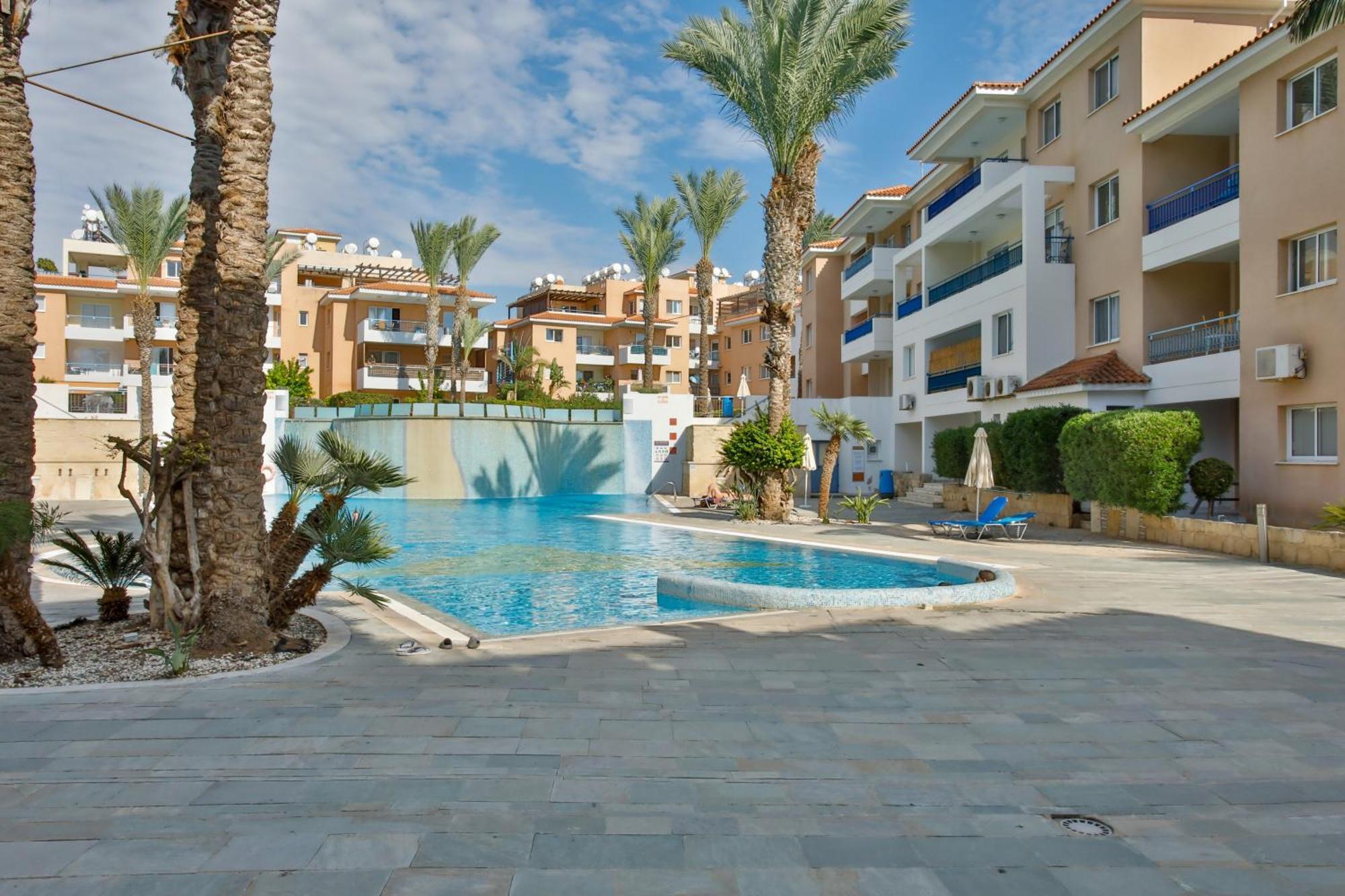 Casa Del Sol Townhouse In Iris Village *