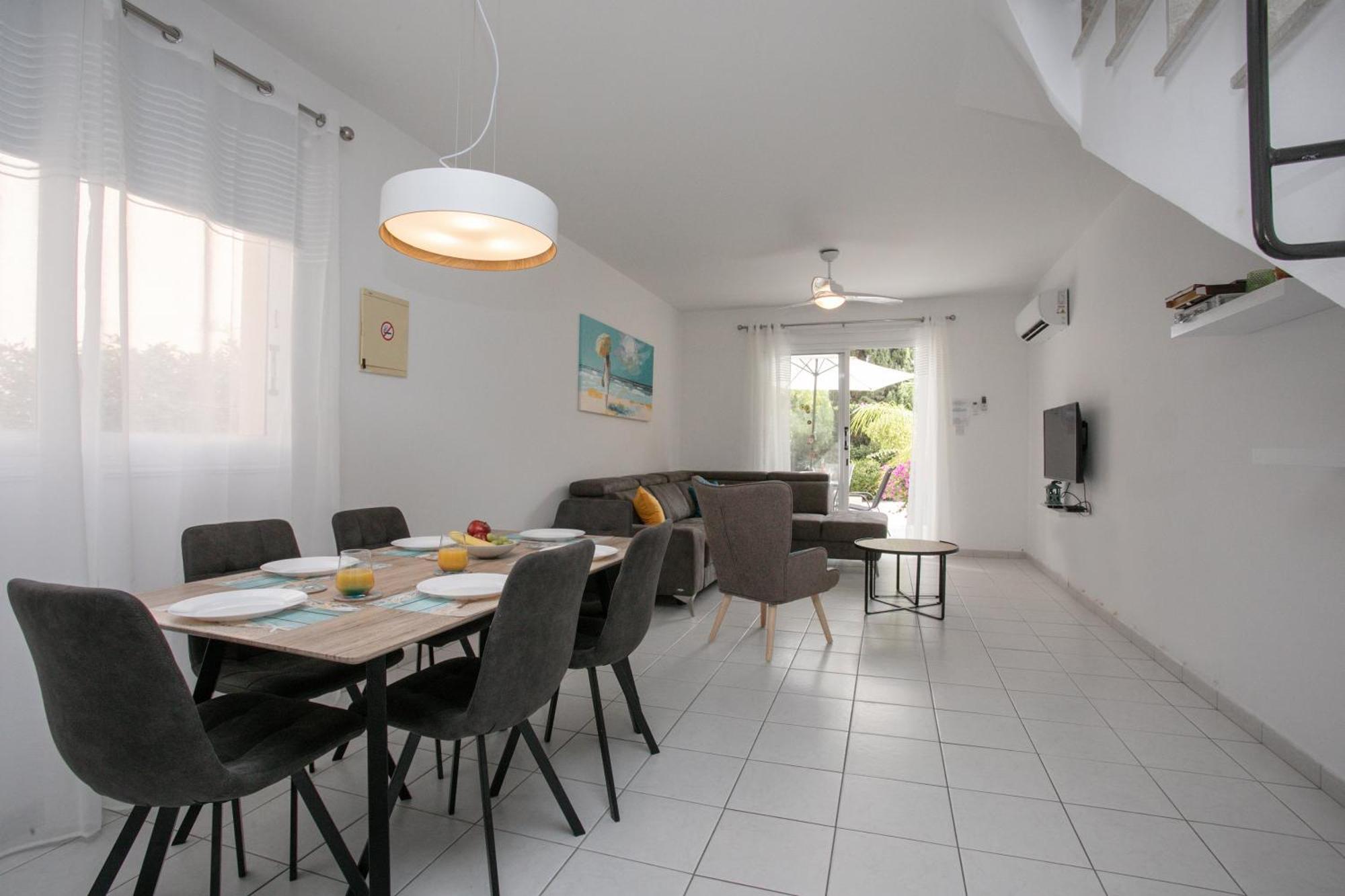 Casa Del Sol Townhouse In Iris Village *