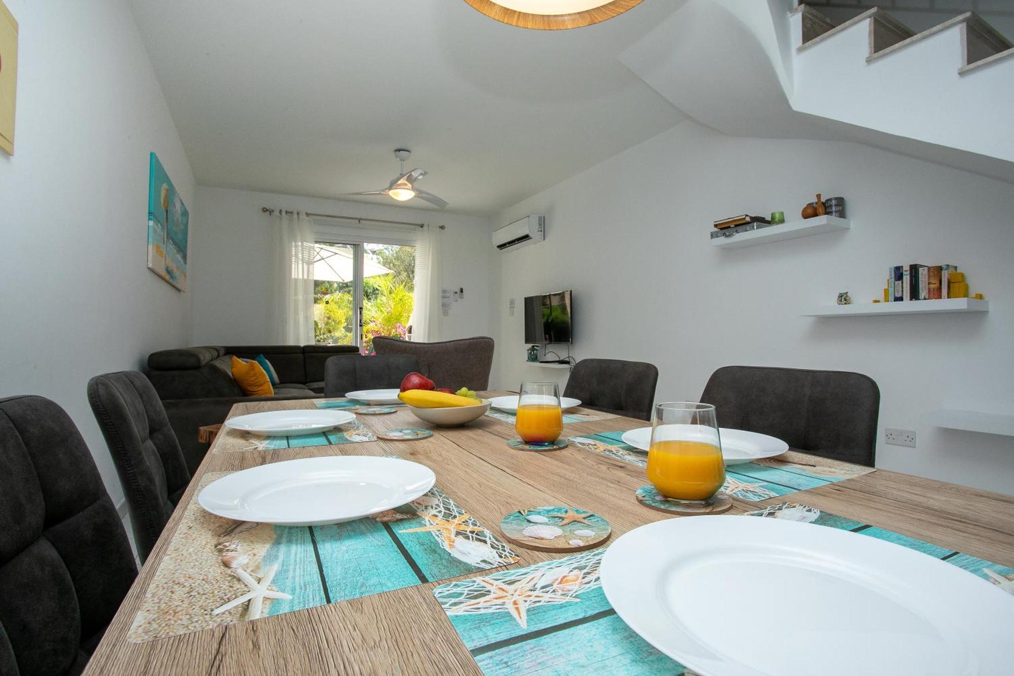 Casa Del Sol Townhouse In Iris Village Пафос